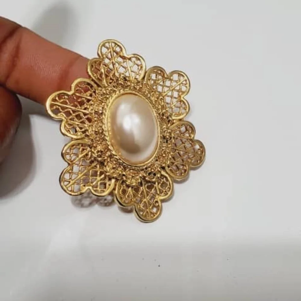 Vintage Gold Tone and Faux Pearl Modern Flower Design Brooch Lapel Pin, Estate🌴